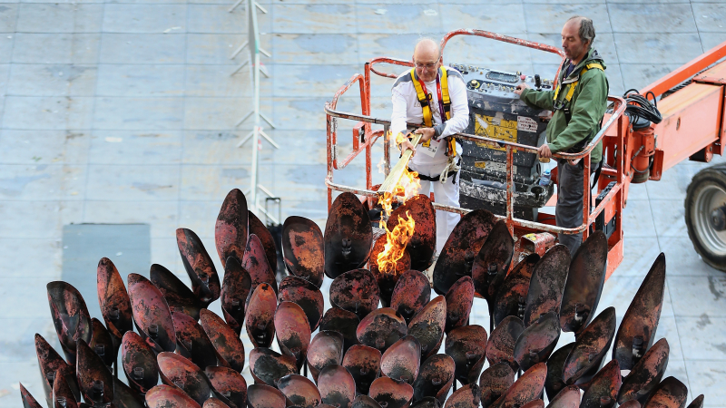 Illustration for article titled The Olympic Flame Dies, Gets Unceremoniously Relit By Old Guy On a Cherry Picker
